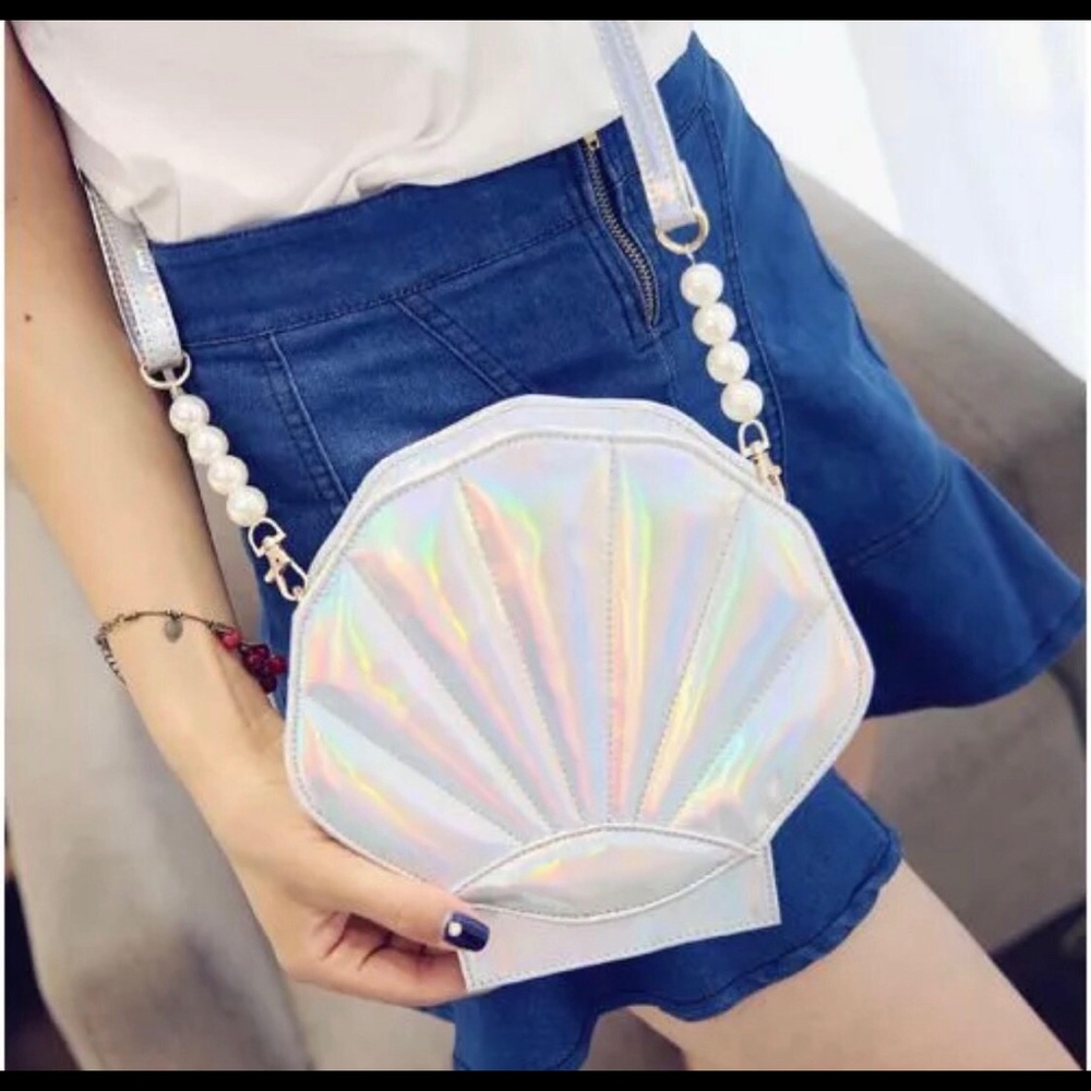 Sea Shell holographic purse.Brand new never used.